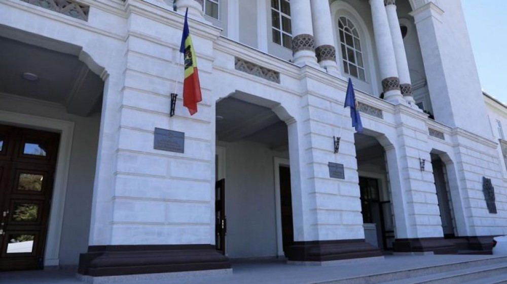 Pentru a doua zi consecutiv, ofițerii SIS au scotocit la Procuratura Generală
